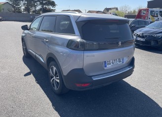 Photo du véhicule PEUGEOT 5008